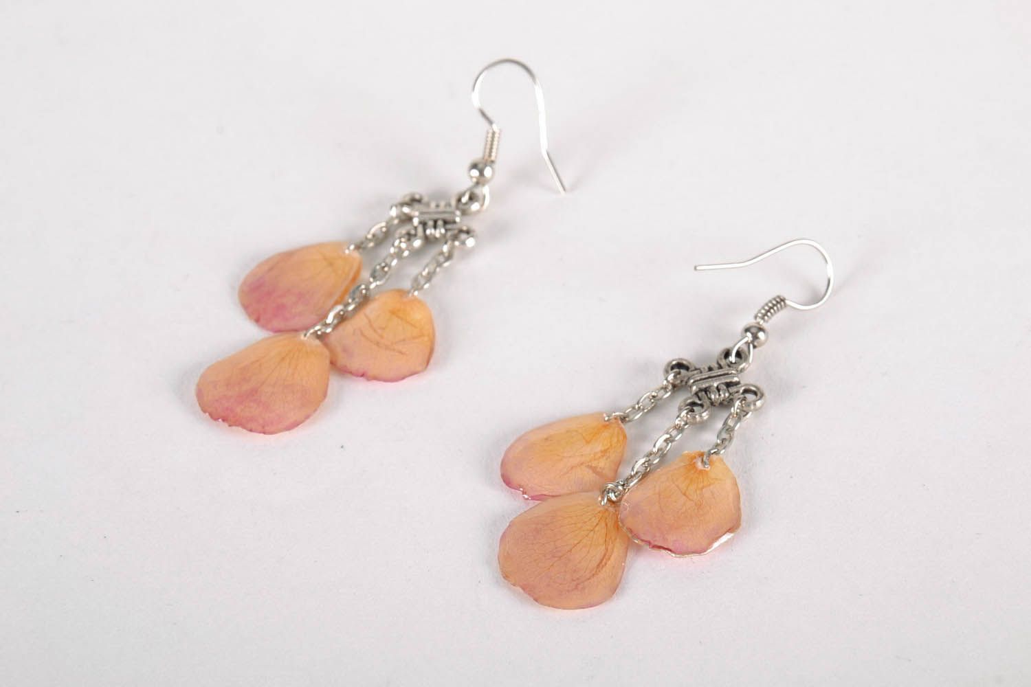 Earrings with flower petals photo 1