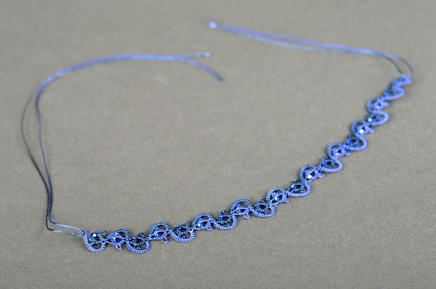 Синий браслет ручной работы кружевной браслет из ниток украшение фриволите фото 3