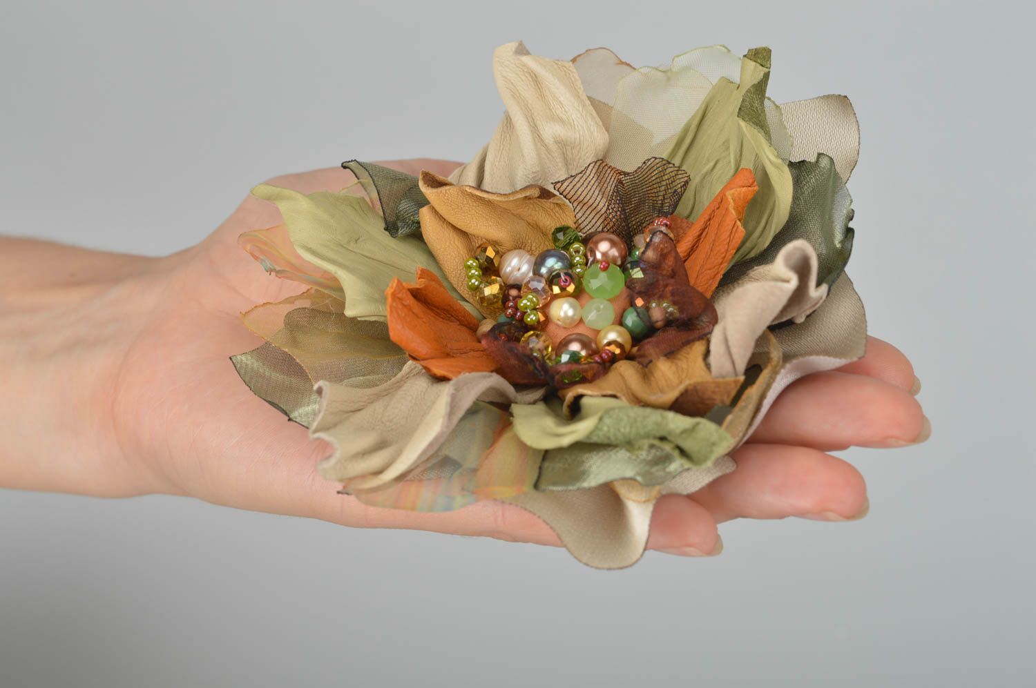 Broche Barrette en cuir faite main grande fleur Cadeau pour femme Perce-neige photo 3