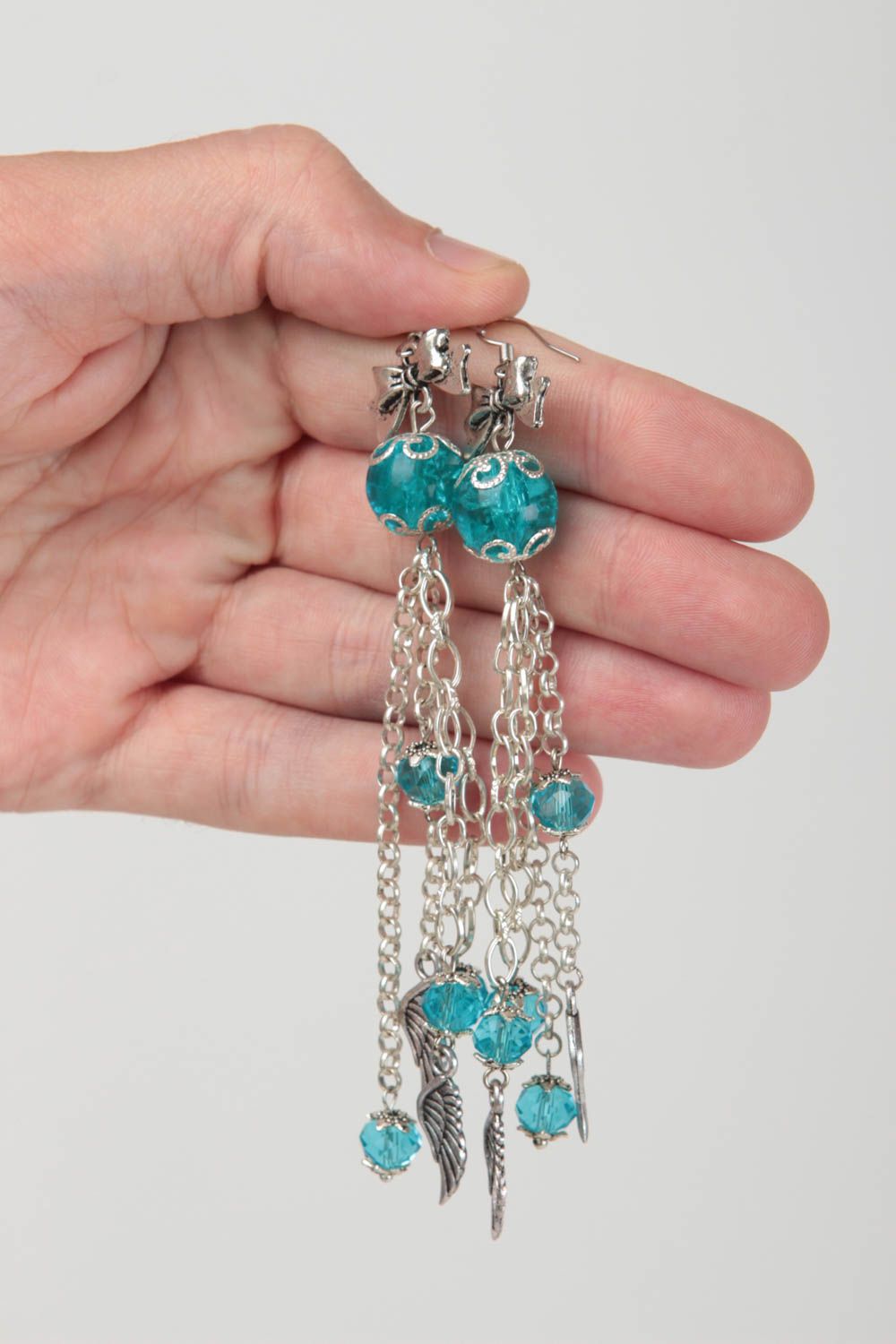 Boucles d'oreilles pendantes faites main en métal et perles de cristal bleu photo 5