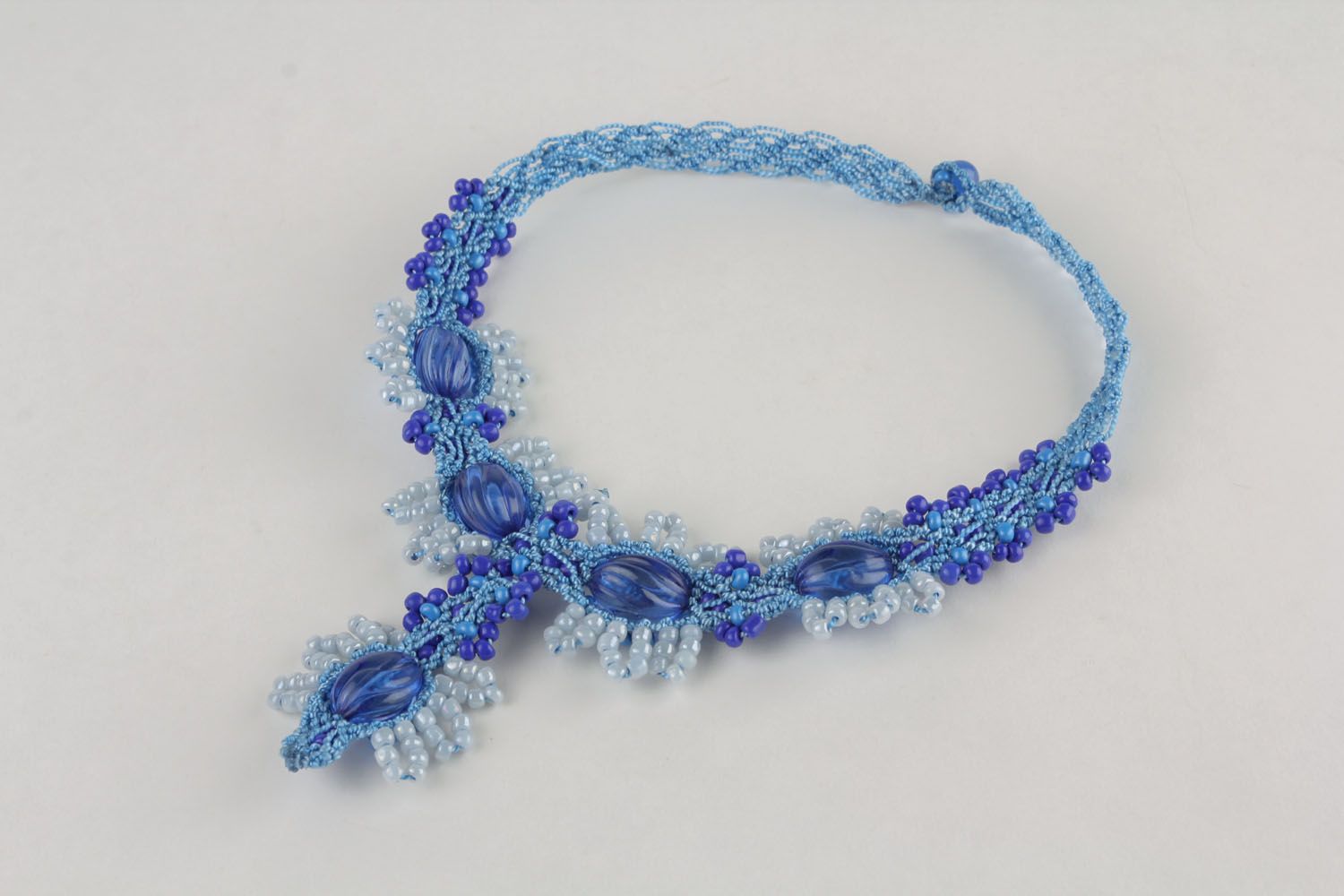 Collier de perles de rocaille en gamme de couleurs bleue photo 5