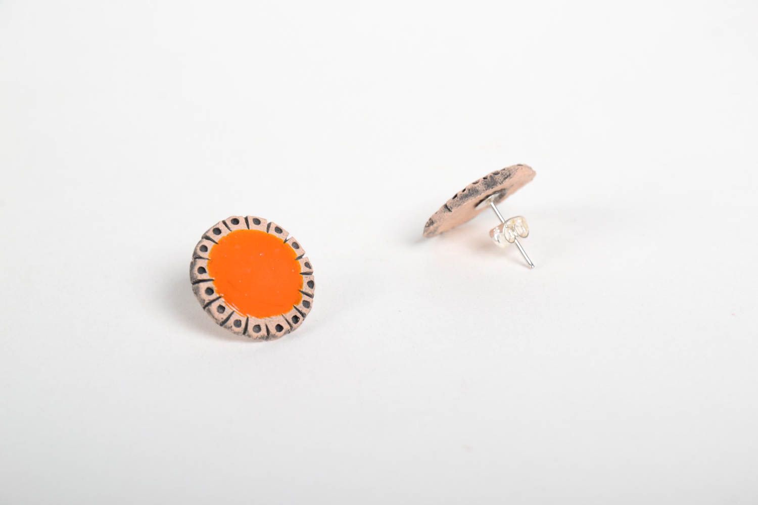 Boucles d'oreilles clous Bijou fait main céramique orange Accessoire pour femme photo 4