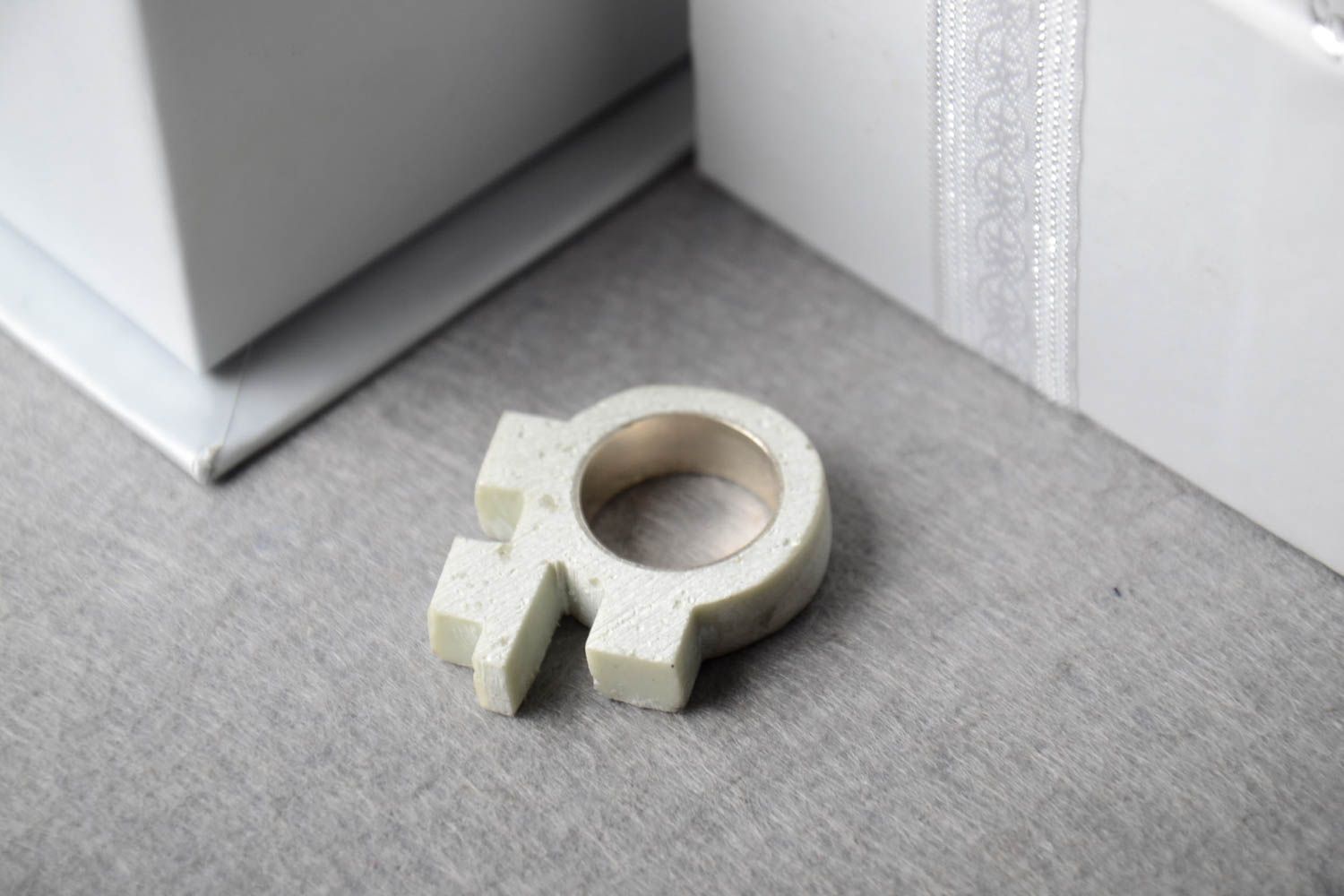 Оригинальное кольцо ручной работы женское колье из бетона необычное колье белое фото 1