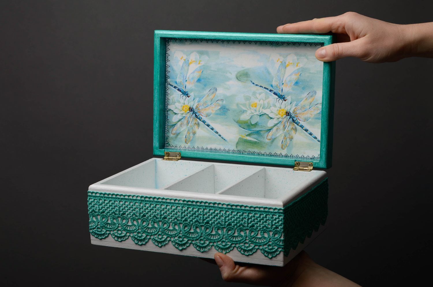 Boîte en bois décorative faite main avec dentelle technique de serviettage photo 5