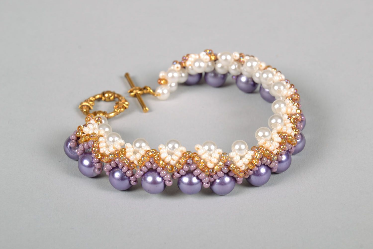 Bracelet made of beads and artificial pearls photo 4