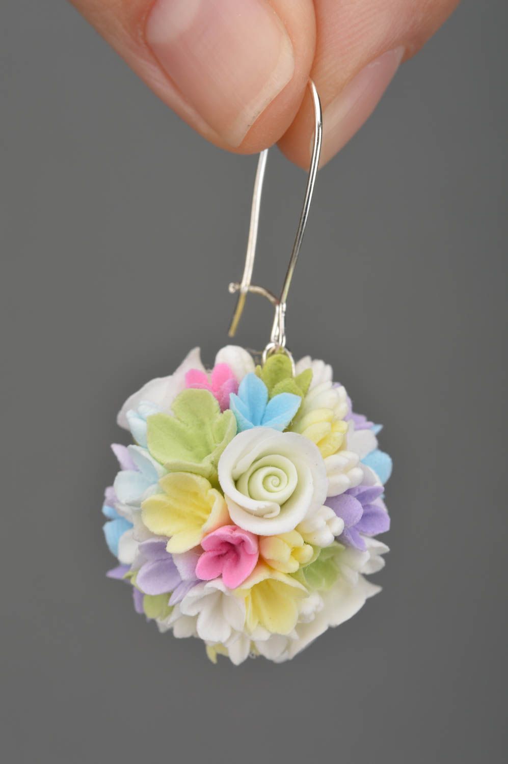Lange handmade künstlerische Blumen Ohrringe aus Polymerton für Frauen gemacht foto 3