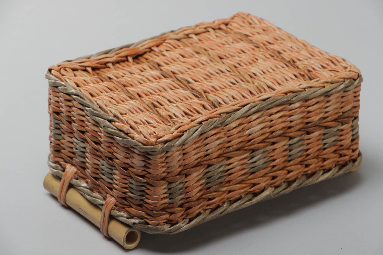 Handmade twist woven tray with two handles in the shape of basket photo 4