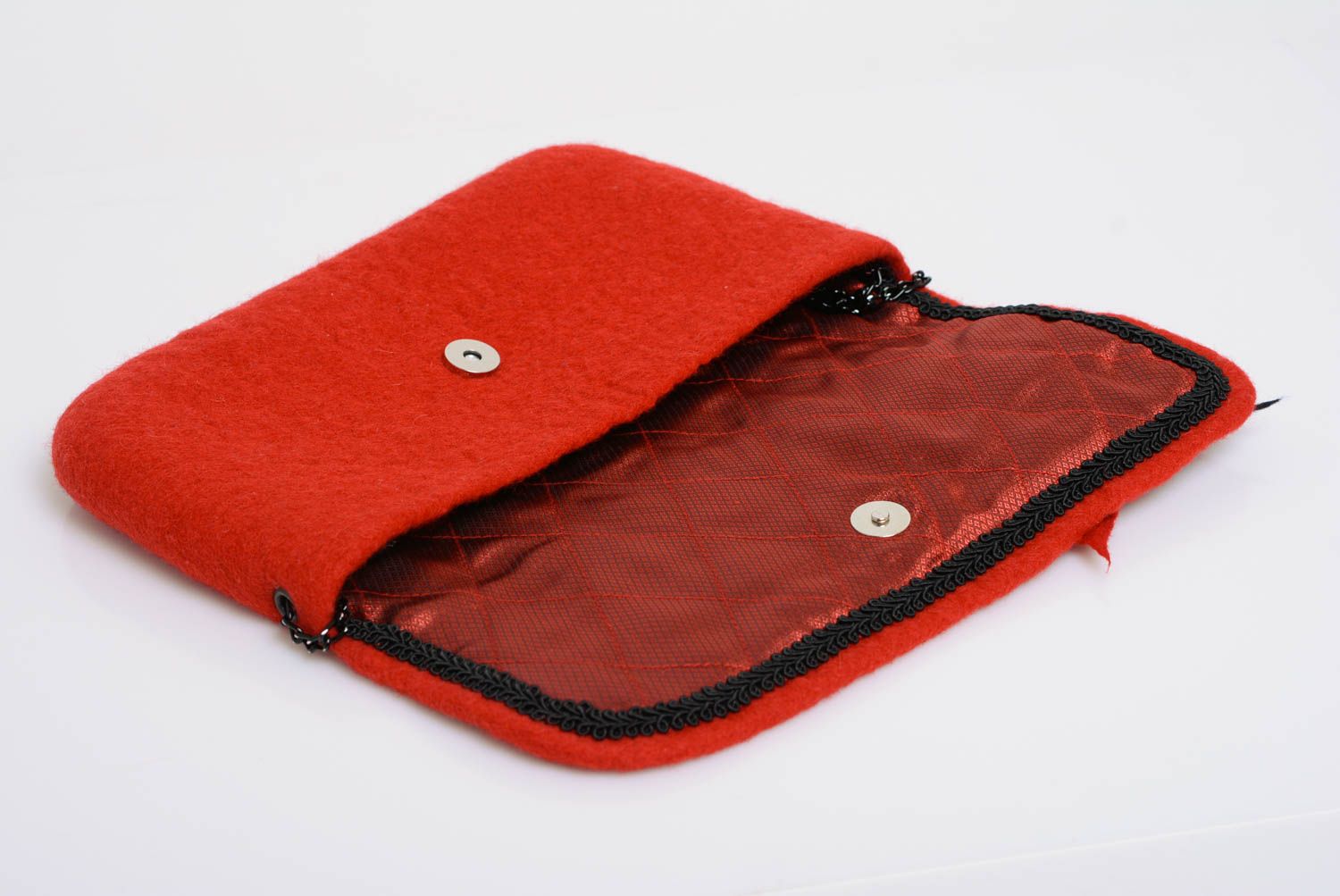Sac pochette en laine feutrée rouge fait main original sur chaîne métallique photo 3