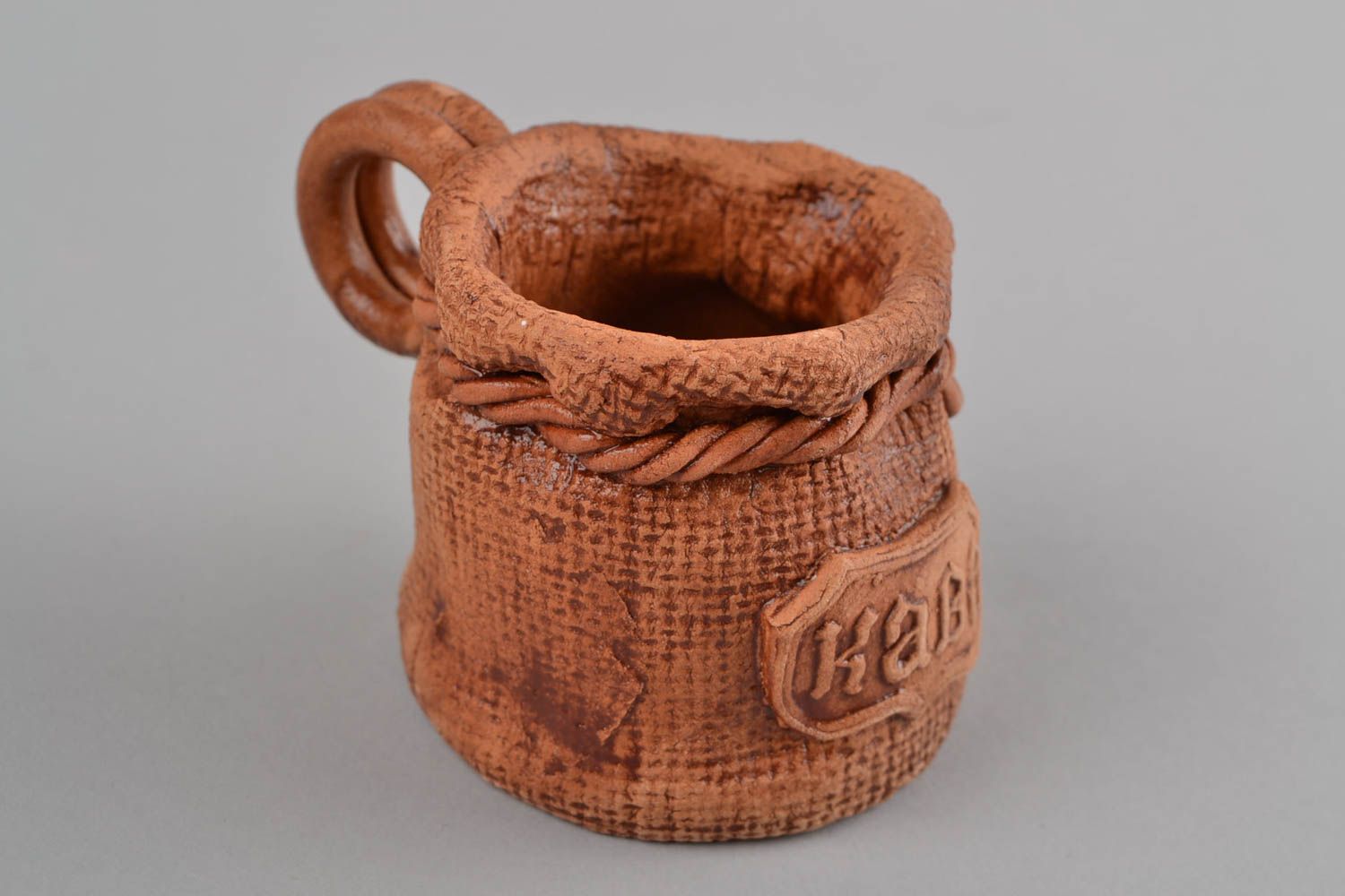 Taza de cerámica para café artesanal original decorada de arcilla marrón  foto 5