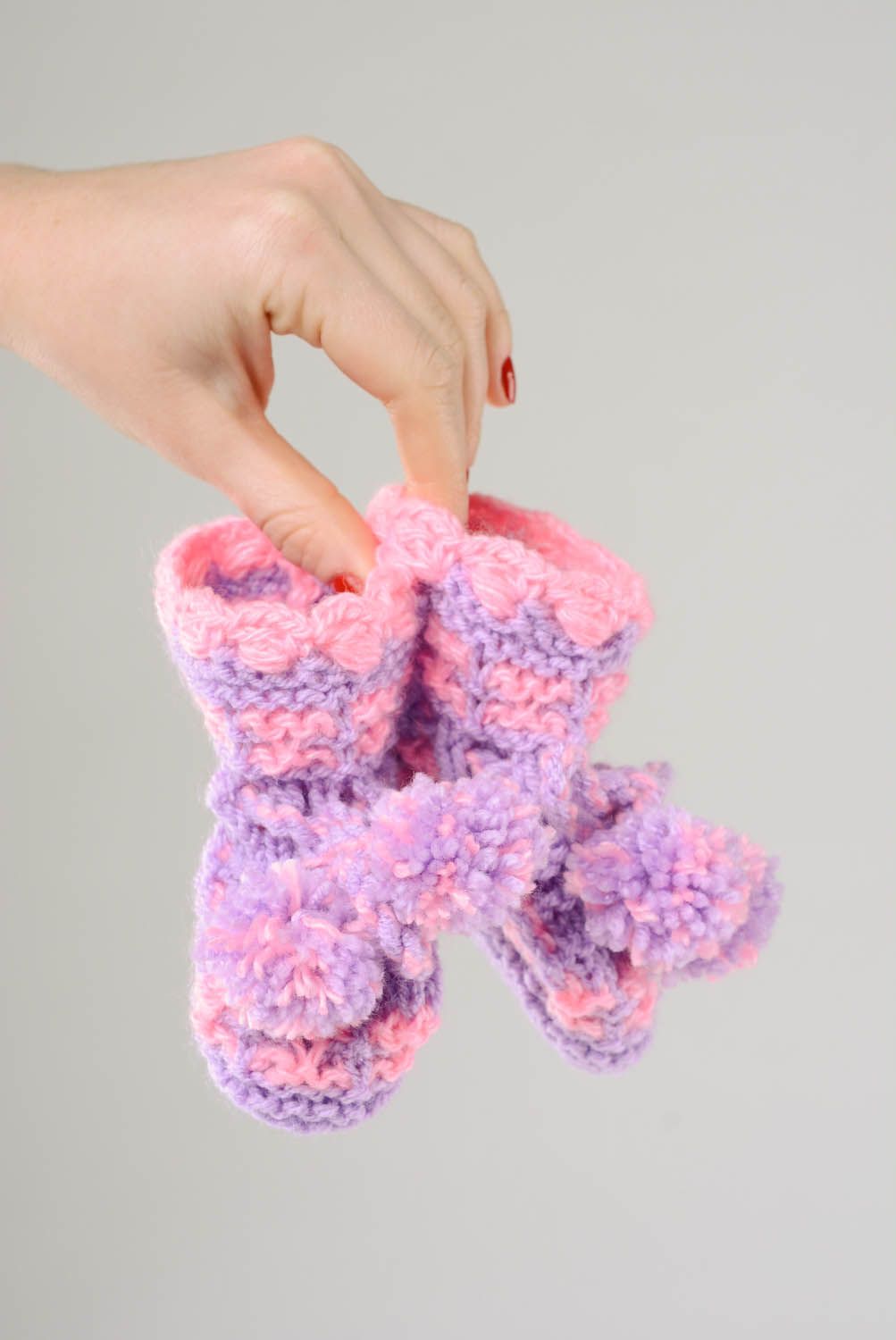 Chaussons de bébé tricotés roses faits main photo 2