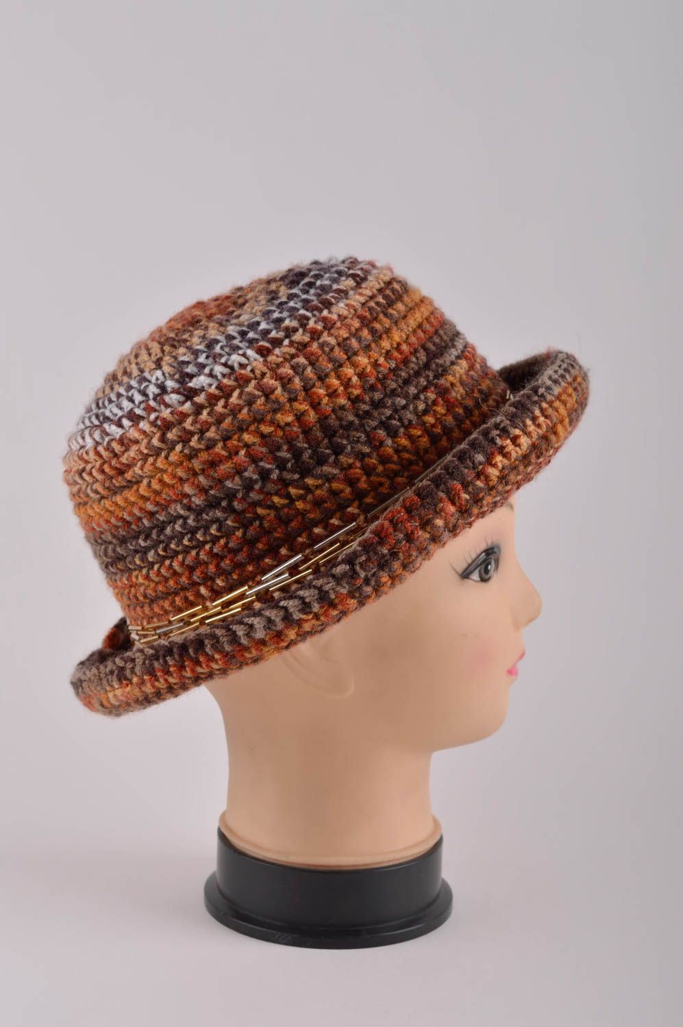 Handmade gehäkelter Hut Damen Accessoire ausgefallener Hut für Winter stilvoll foto 4