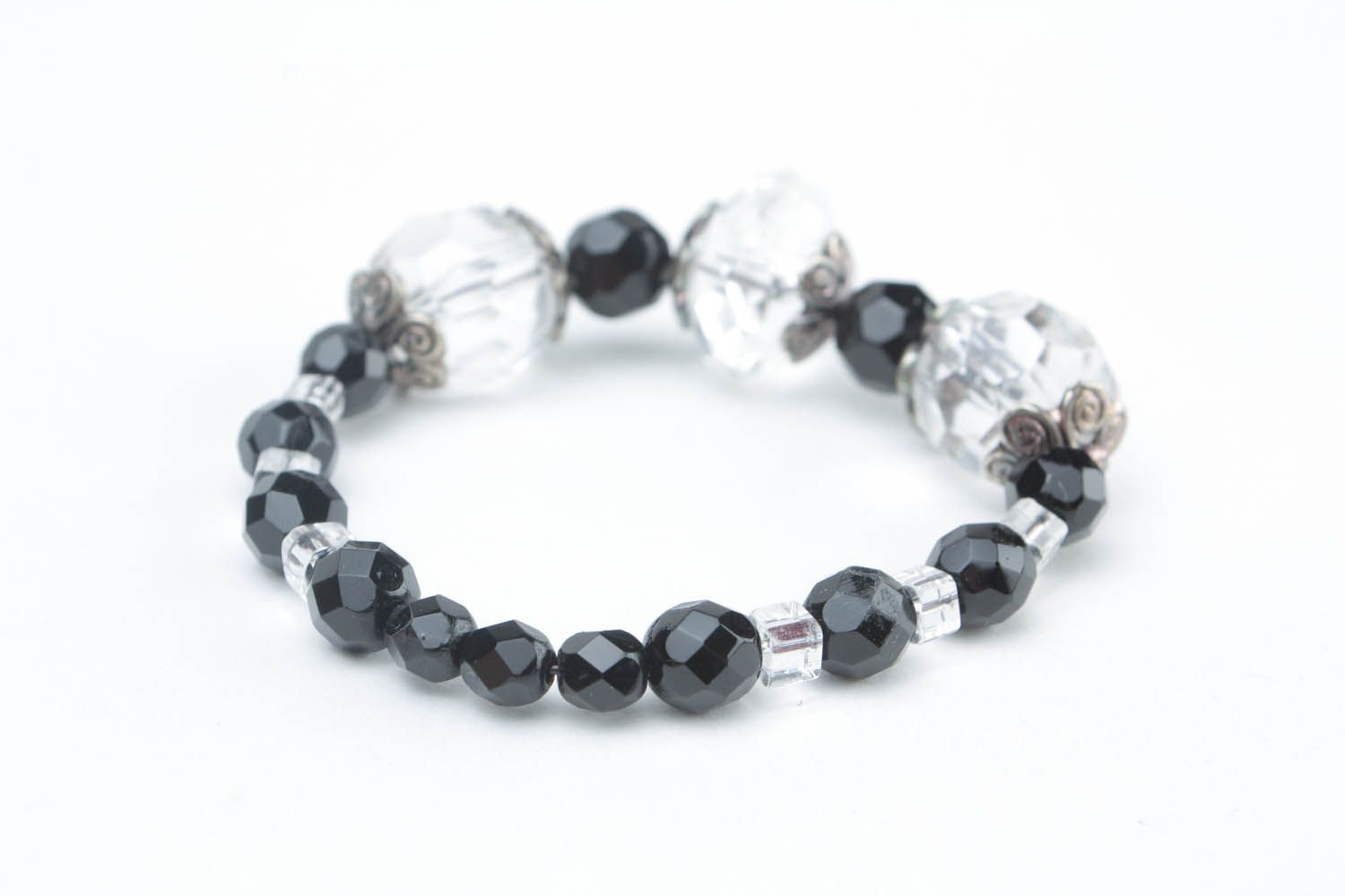 Bracelet en perles du verre et pierres naturelles photo 2