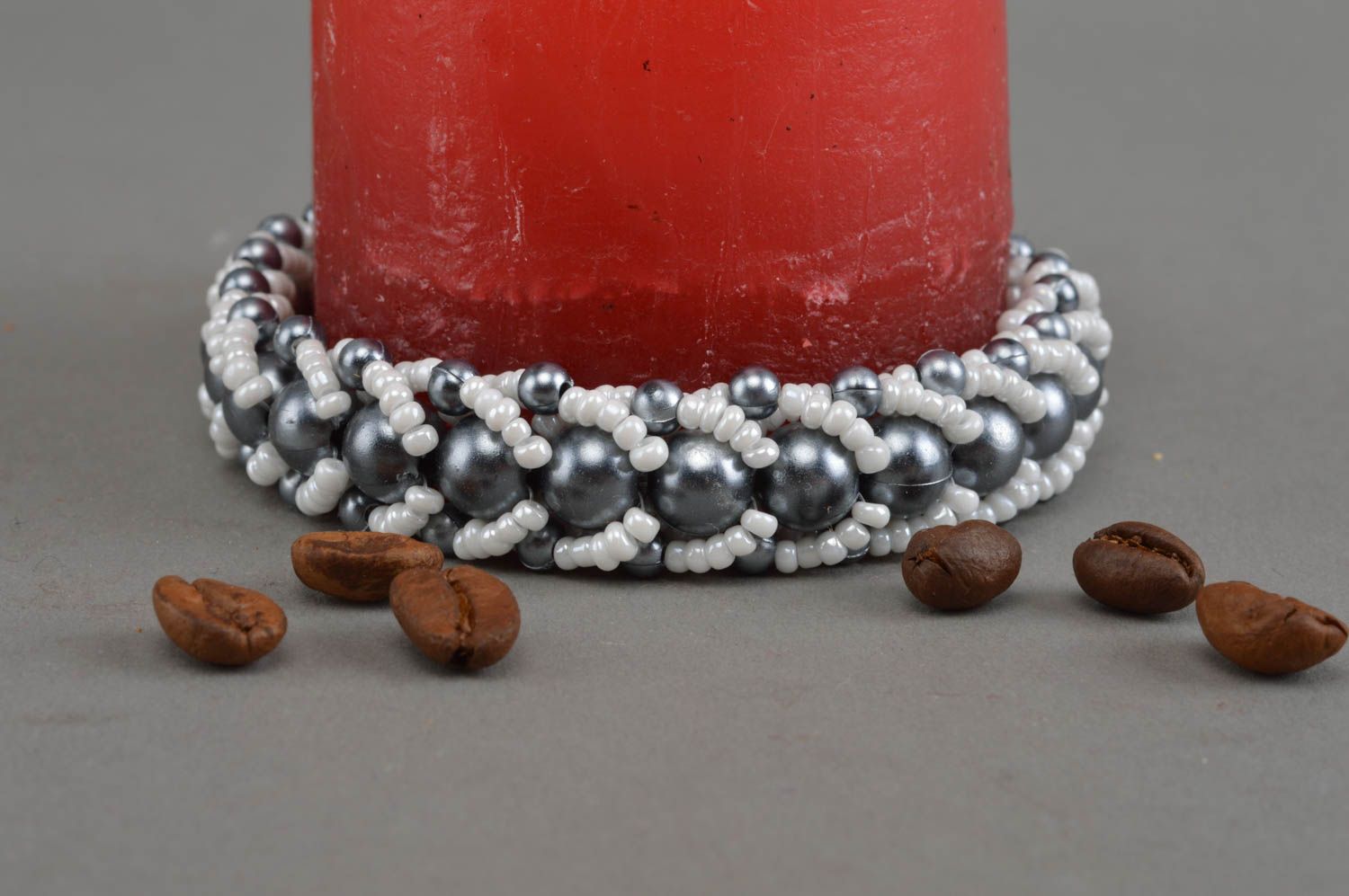 Bracelet en perles fantaisie et perles de rocaille fait main Anthracite au lait photo 1