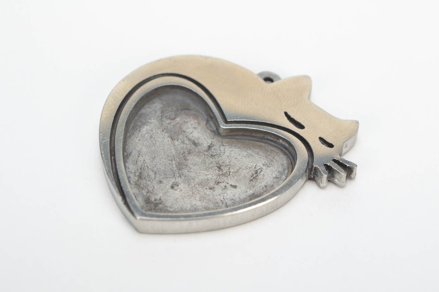 Fornitura para bisutería de metal artesanal corazón con gata foto 4