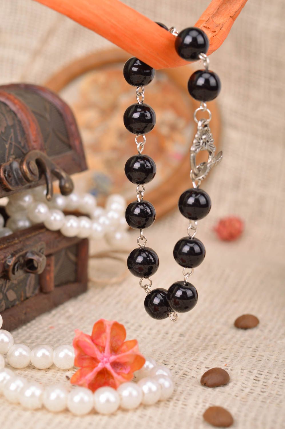 Bracelet fait main en perles fantaisie noires accessoire stylé pour femme photo 1