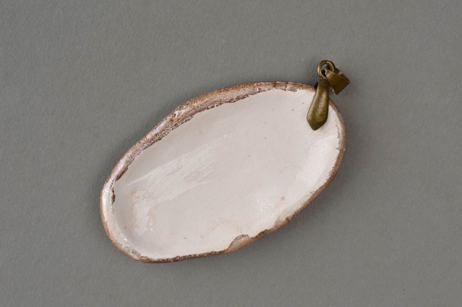 Pendentif en argile fait main feuille couvert de glaçure spéciale bijou écolo photo 4