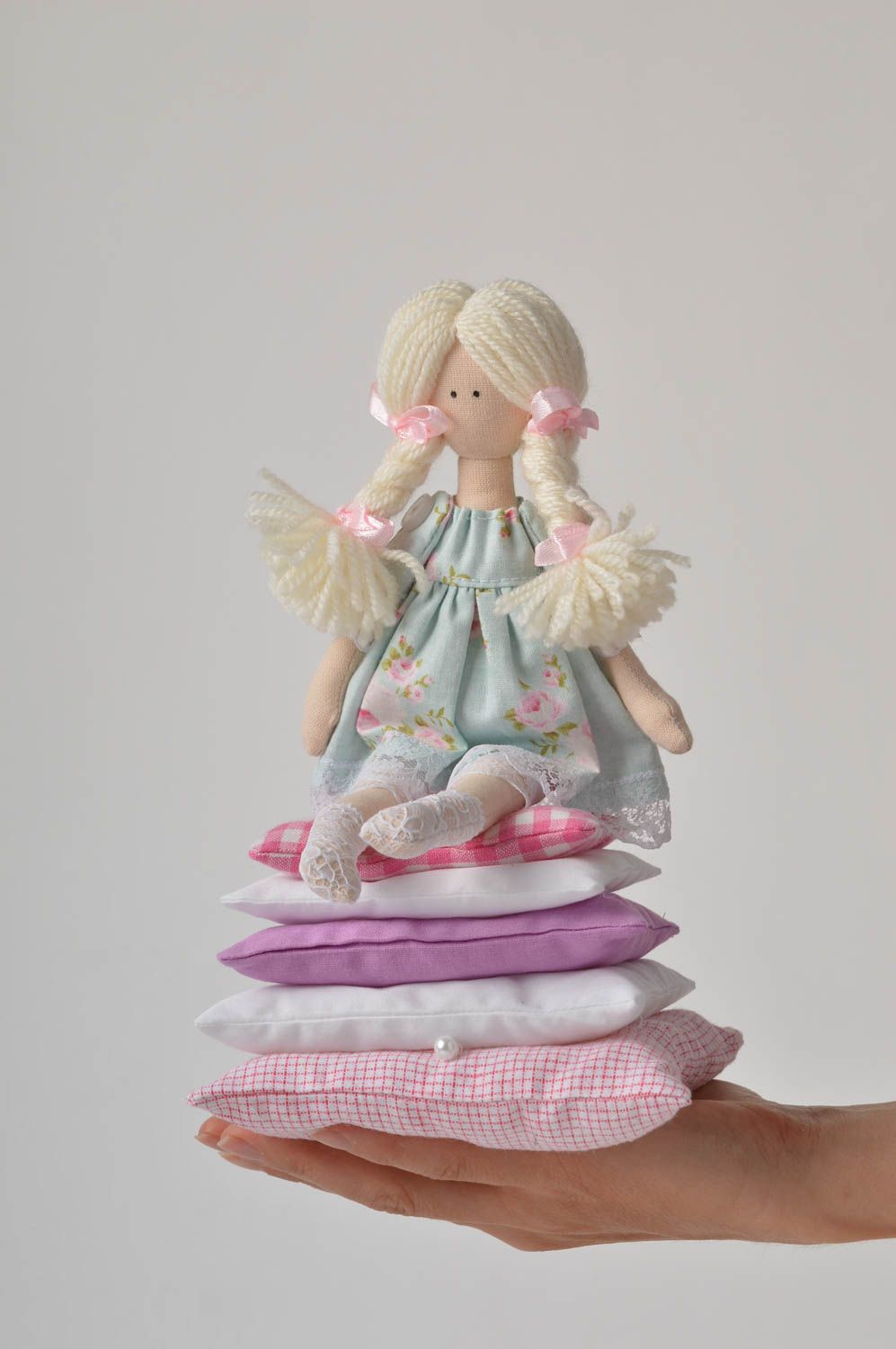 Bambola in stoffa fatta a mano pupazzo di pezza per interni giocattolo ecologico foto 5