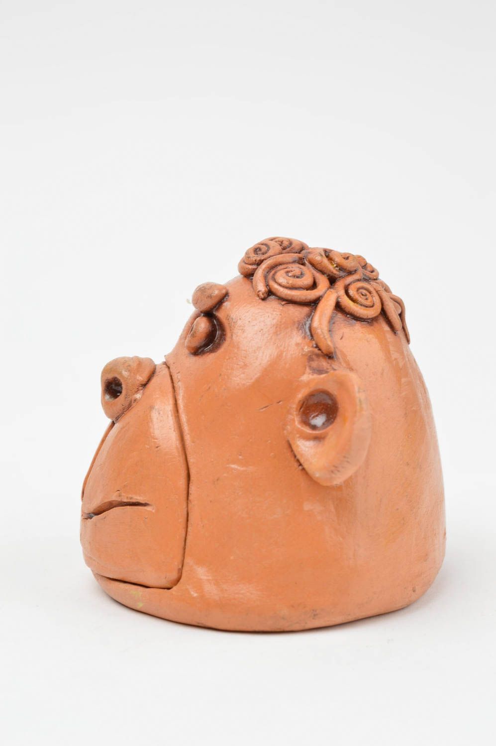 Авторская керамическая шкатулка ручной работы в форме обезьяны из красной глины фото 3