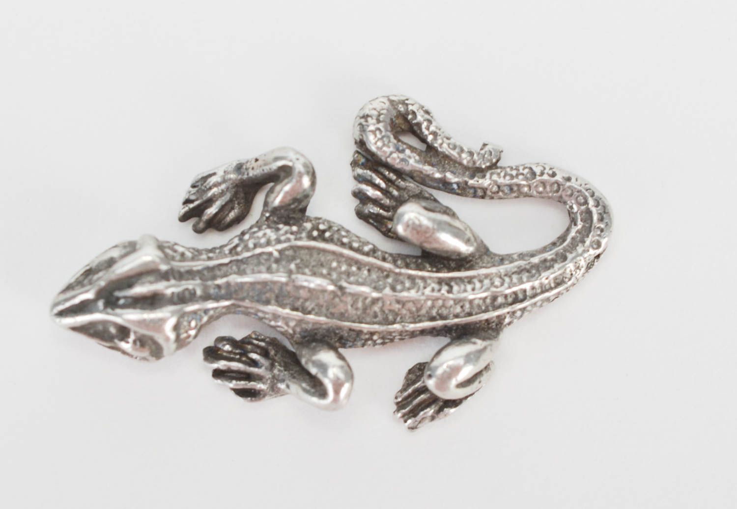 Small DIY silvery metal blank for jewelry making in the shape of lizard photo 1
