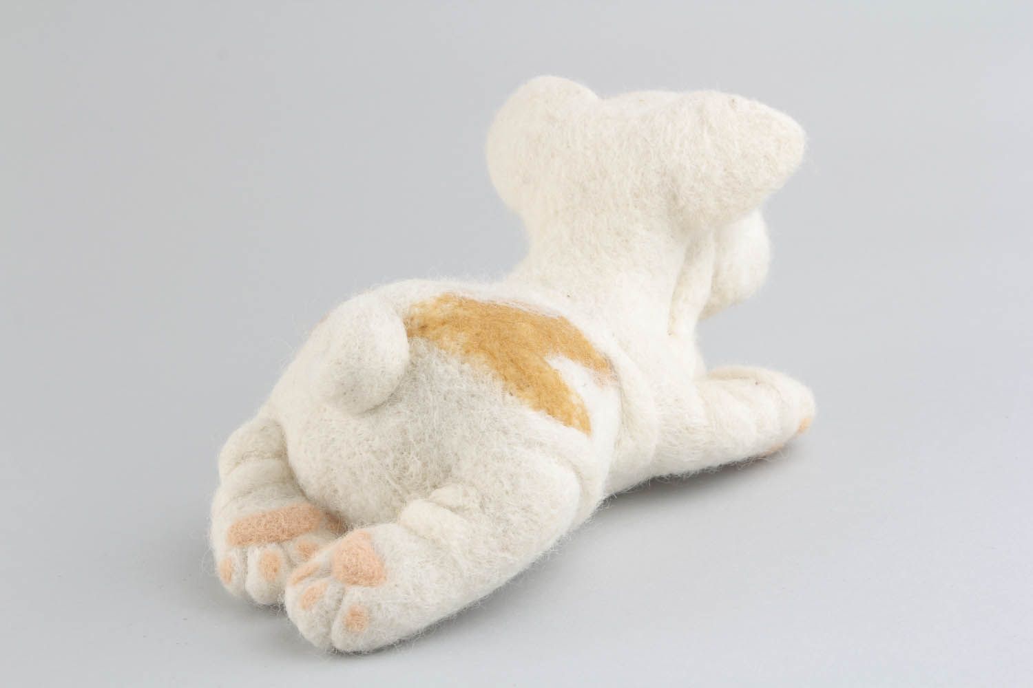 Brinquedo macio têxtil feito à mão de lã  para interior de materiais naturais Cachorro foto 3