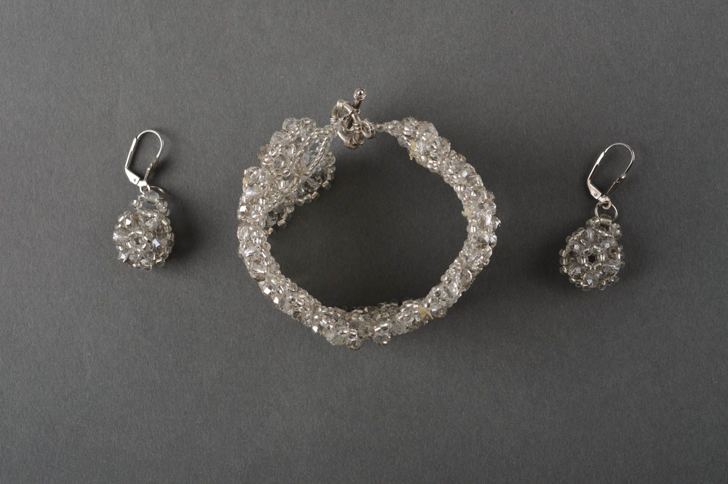 Комплект украшений ручной работы широкий браслет красивые серьги из кристаллов фото 3