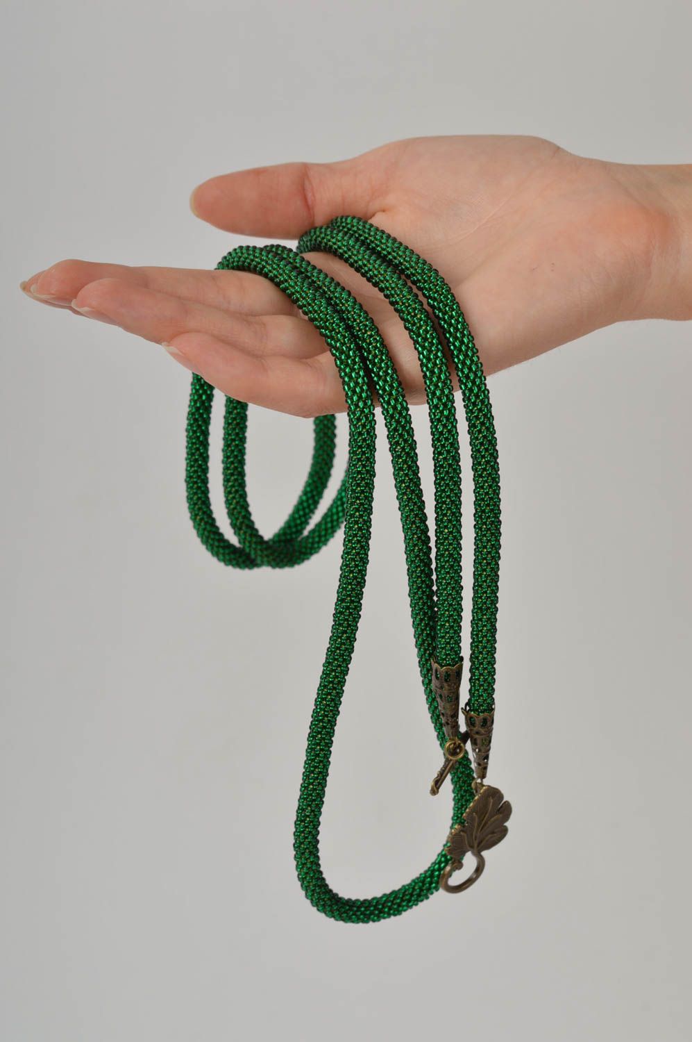 Collana tubolare di perline fatta a mano accessorio da donna verde smerlado foto 5