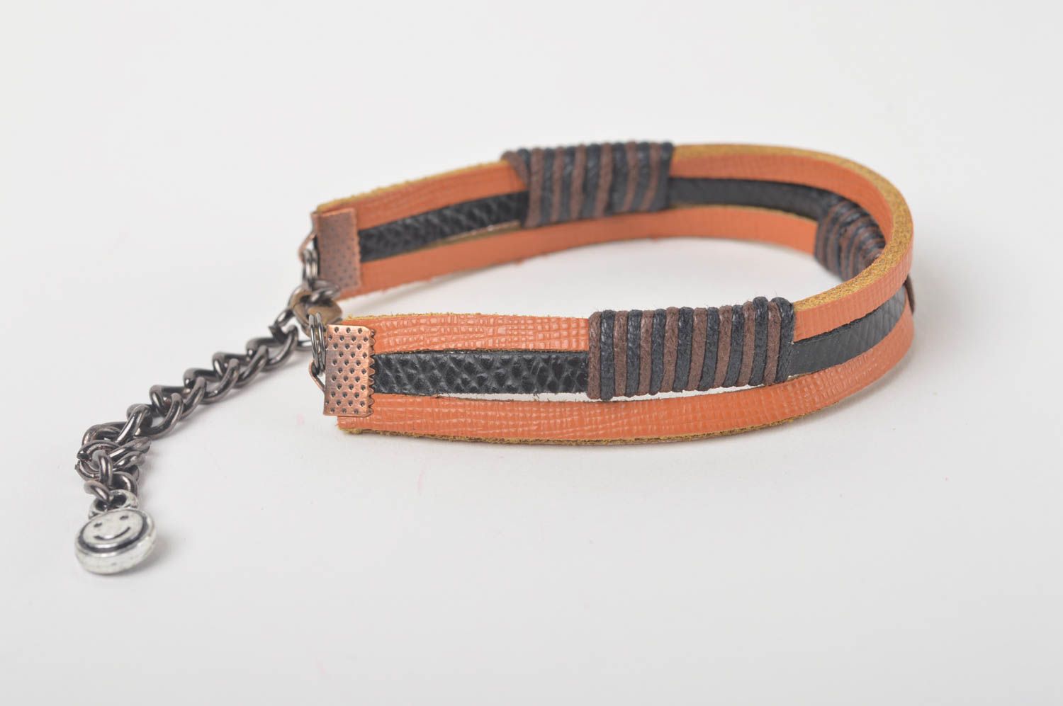 Bracelet cuir Bijoux fait main de design de créateur Accessoire cuir métal photo 3