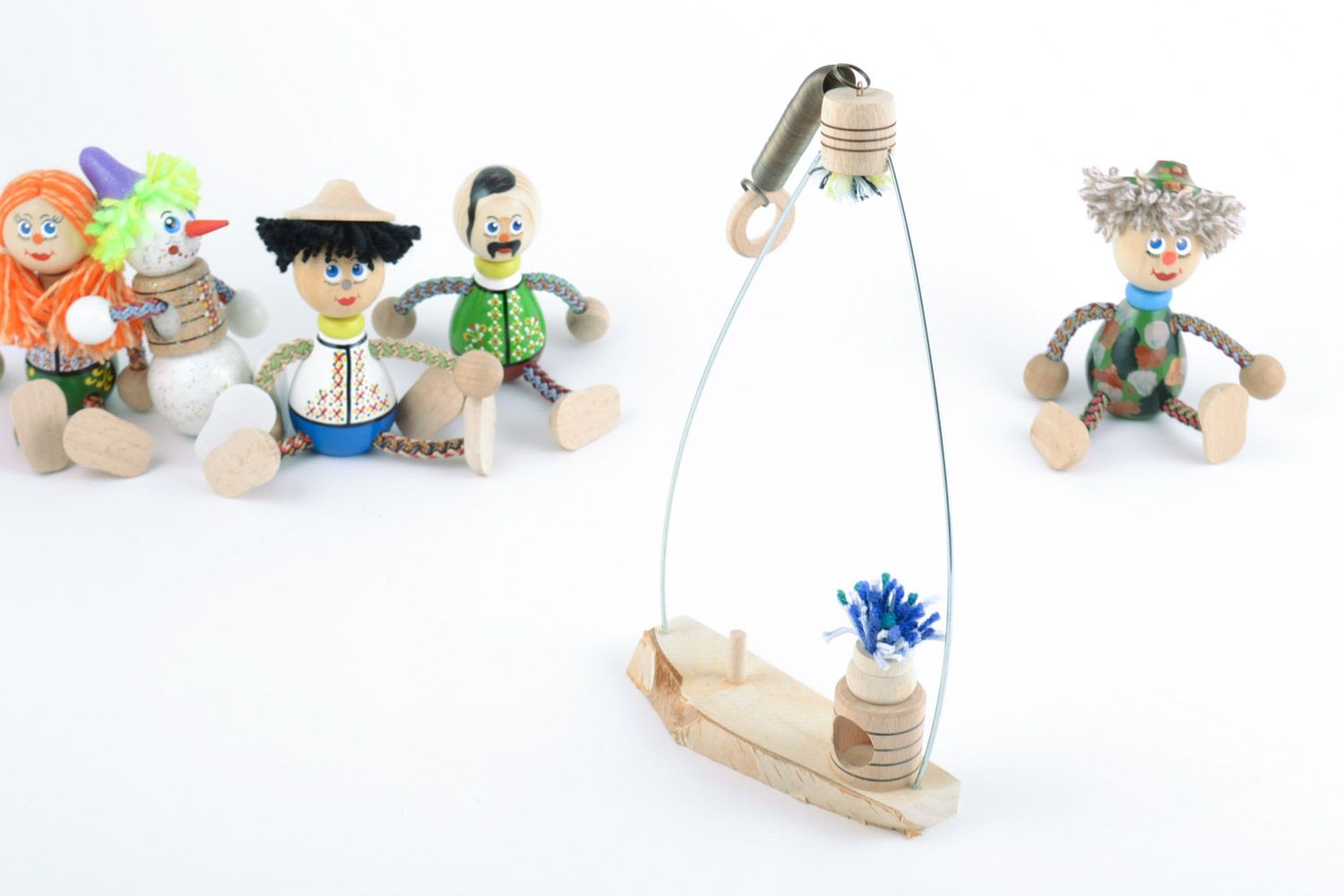 Originelle kleine handgemachte Puppen Bank aus Holz für Spielzeuge für Kleinkinder foto 1