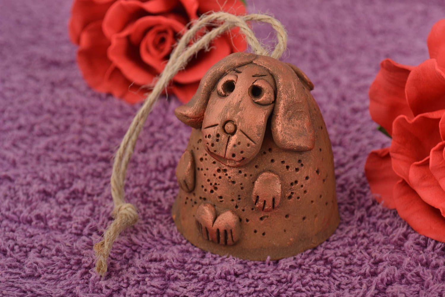 Campanello d'autore in ceramica fatto a mano a forma di cane divertente
 foto 1