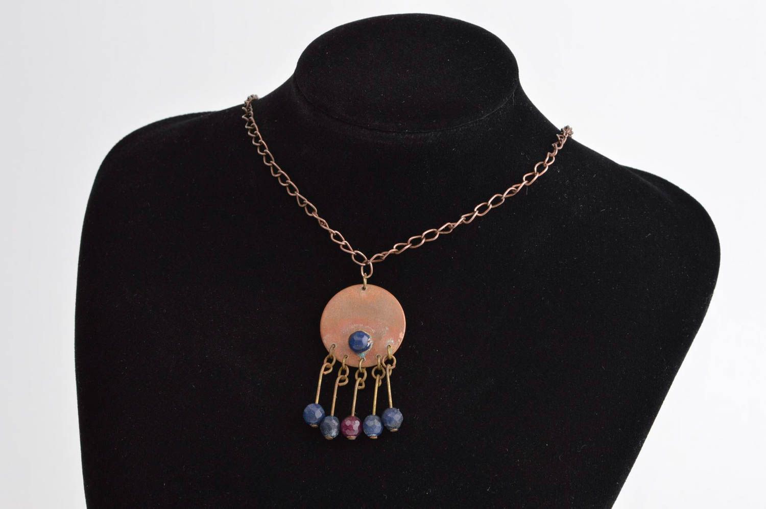 Pendentif rond Bijou fait main cuivre perles de néphrite Accessoire femme photo 1