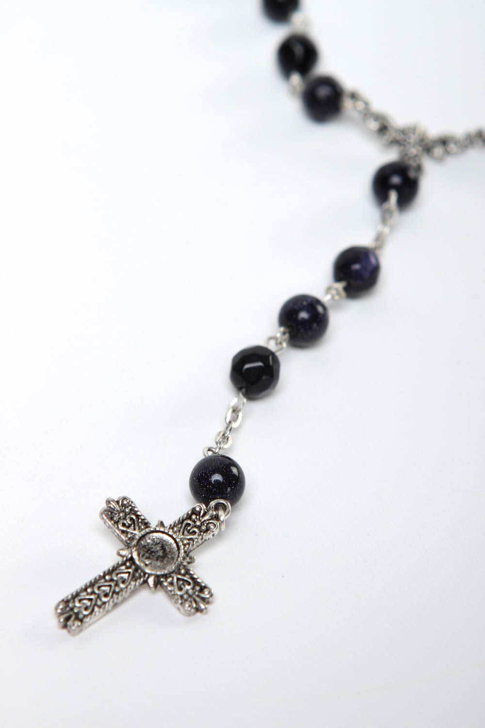 Collier pierres naturelles Bijou fait main noir avec croix Accessoire femme photo 3