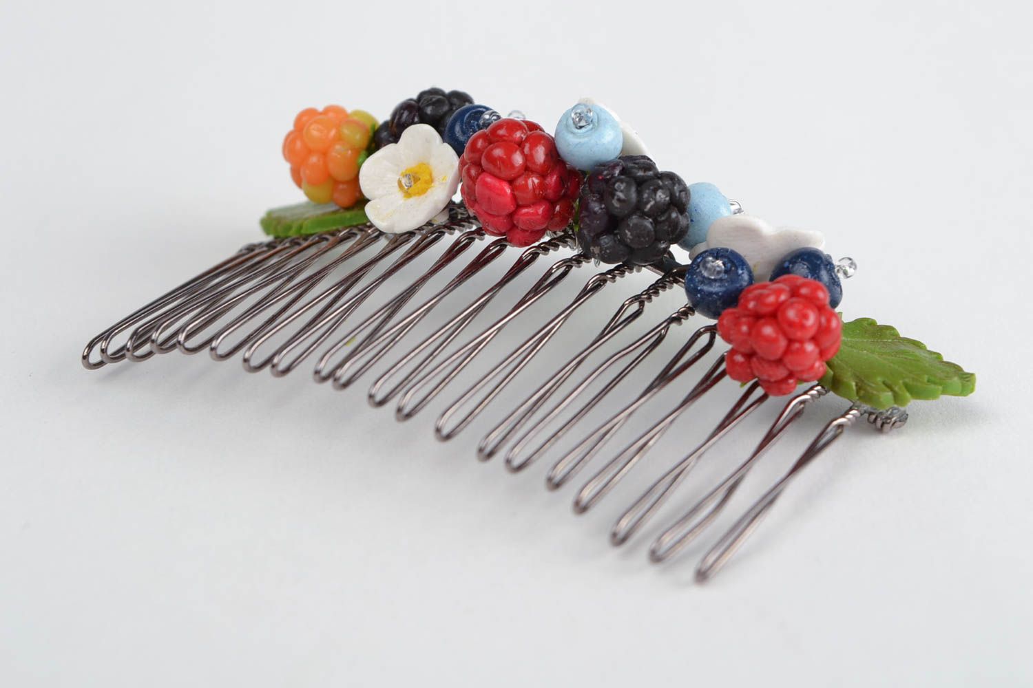 Schöner Haarkamm mit Beeren aus Polymerton handmade Schmuck für Frauen foto 5