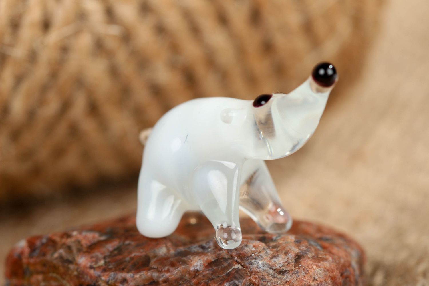 Фигурка белого медведя стеклянная лэмпворк ручная работа  фото 4