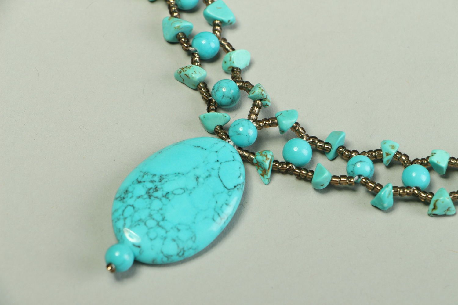 Collier avec turquoise et perles de rocailles photo 3