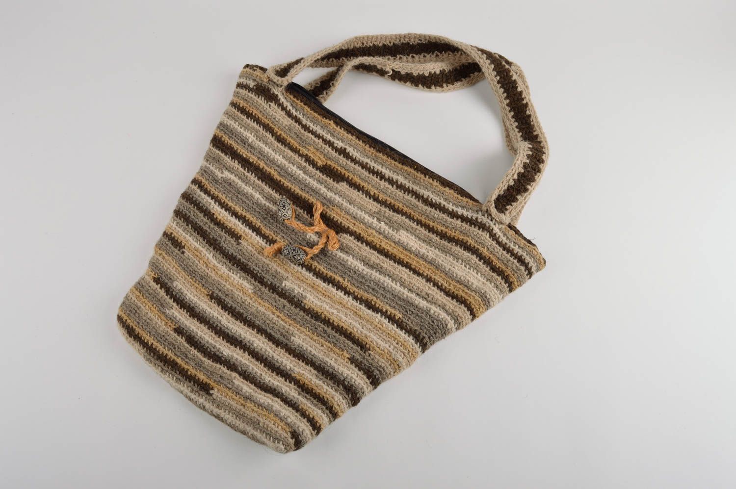 Sac à main tricoté fait main en laine au crochet marron rayé Accessoire femme photo 2