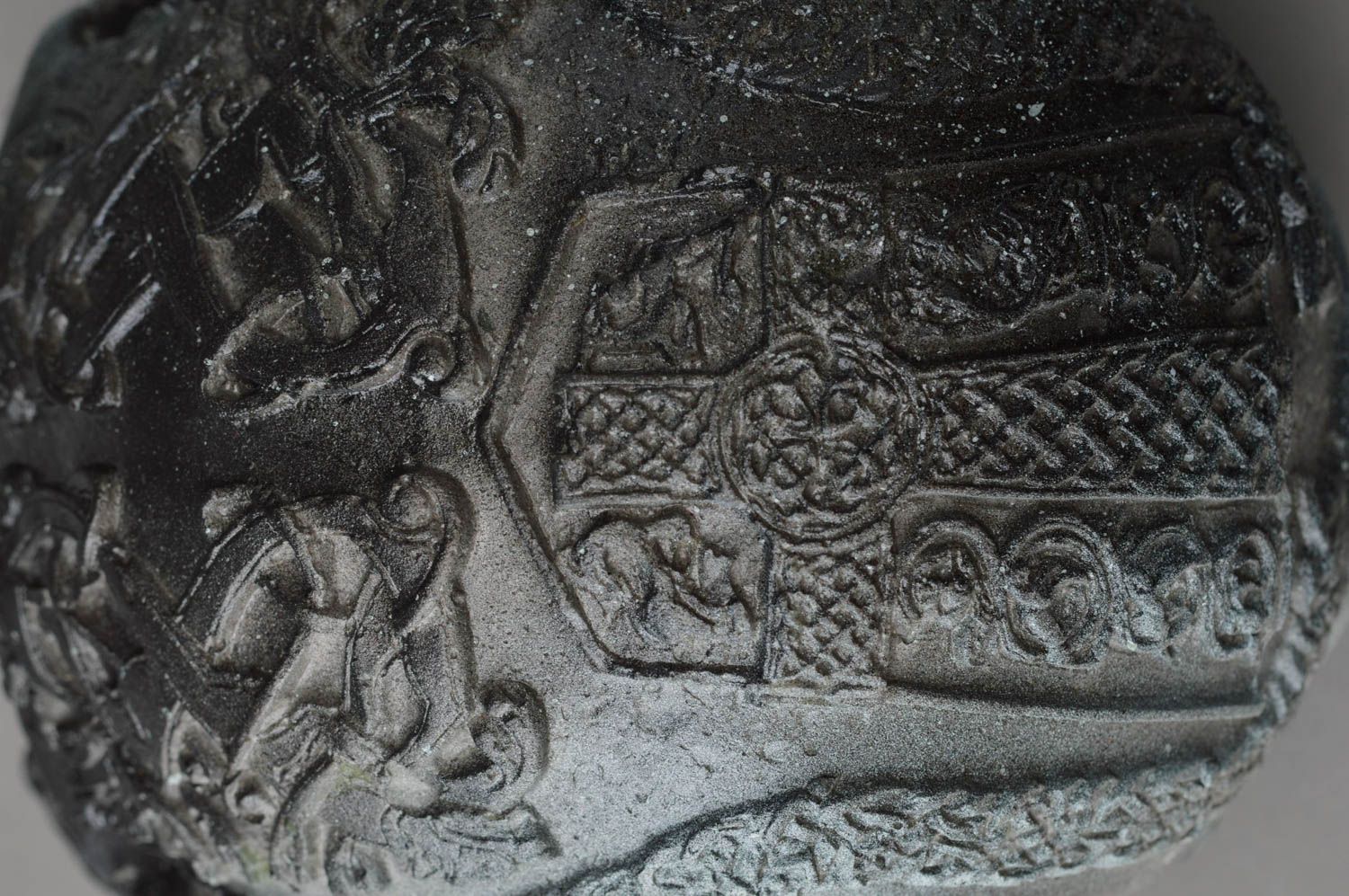 Crâne noir décoratif style celtique fait main en plâtre technique moulage photo 5