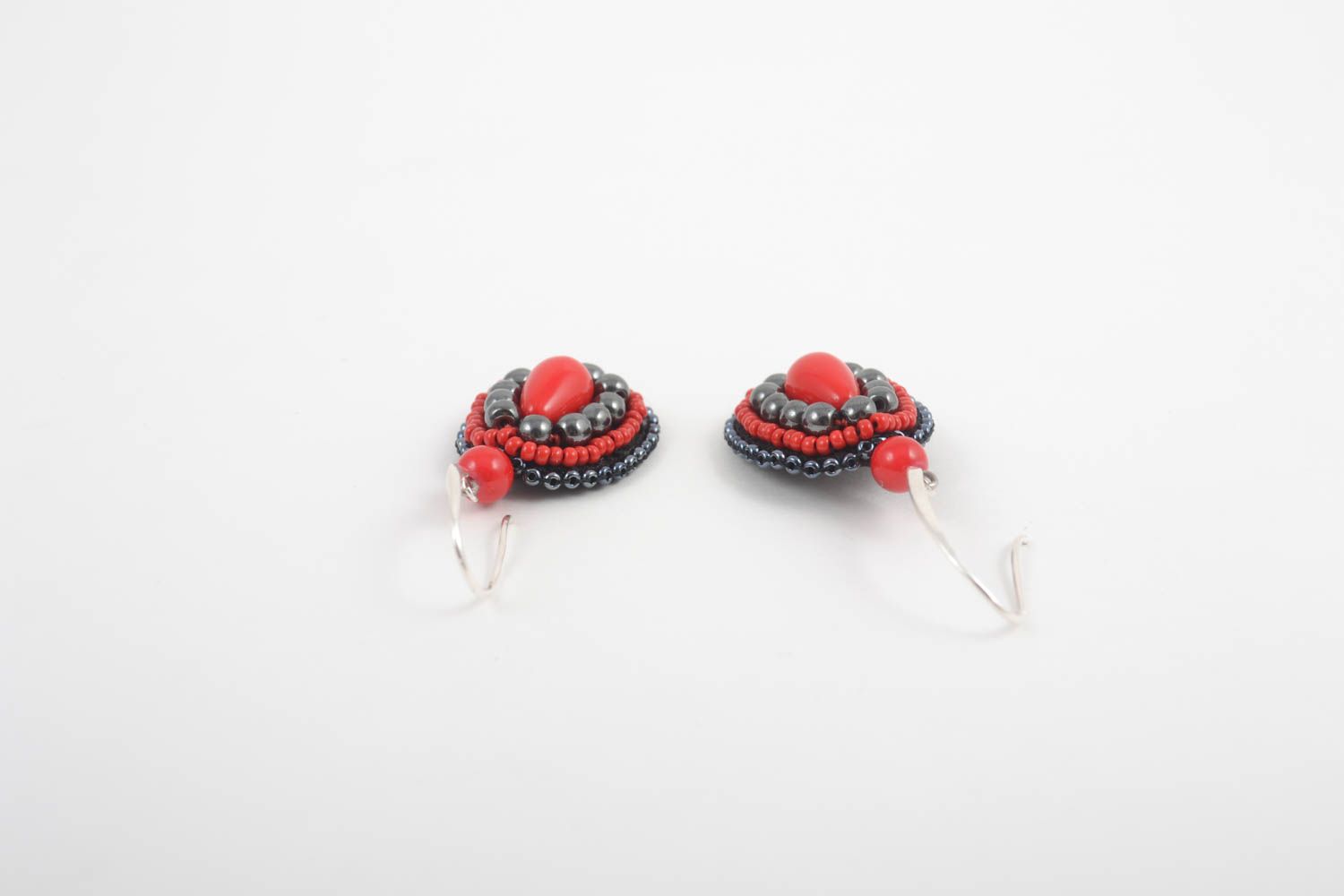 Pendientes de abalorios rojos artesanales accesorio para mujer aretes de moda foto 3