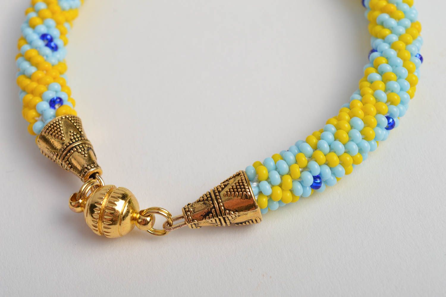 Bracelet perles de rocaille Bijou fait main bleu-jaune à motif Cadeau pour fille photo 4