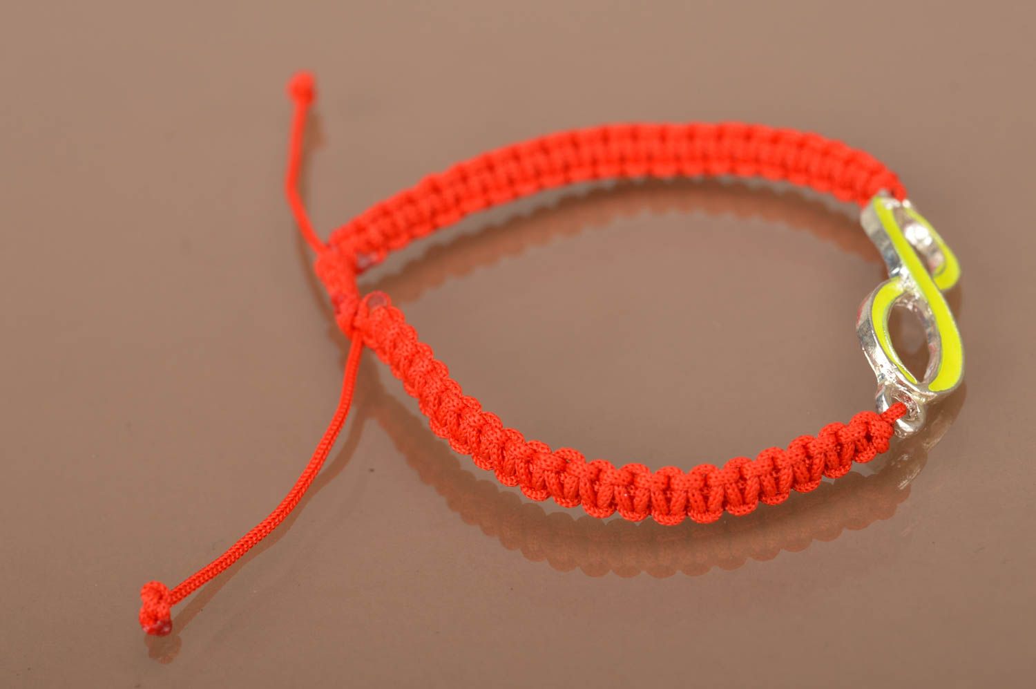 Bracelet tressé en lacet ciré rouge avec infini fait main fin accessoire stylé photo 4