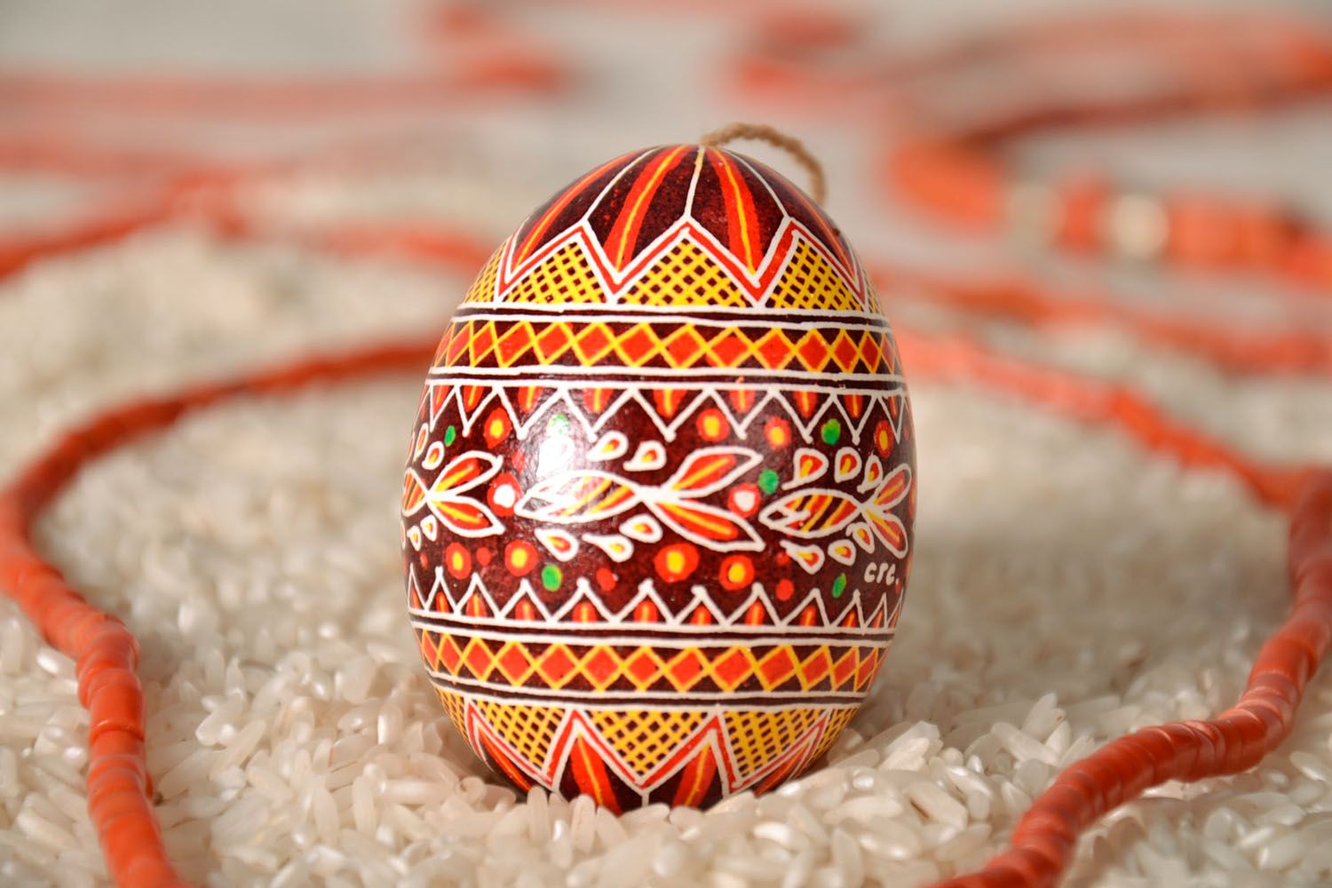 Oeuf de Pâques à suspendre fait main multicolore de style ethnique ukrainien photo 1