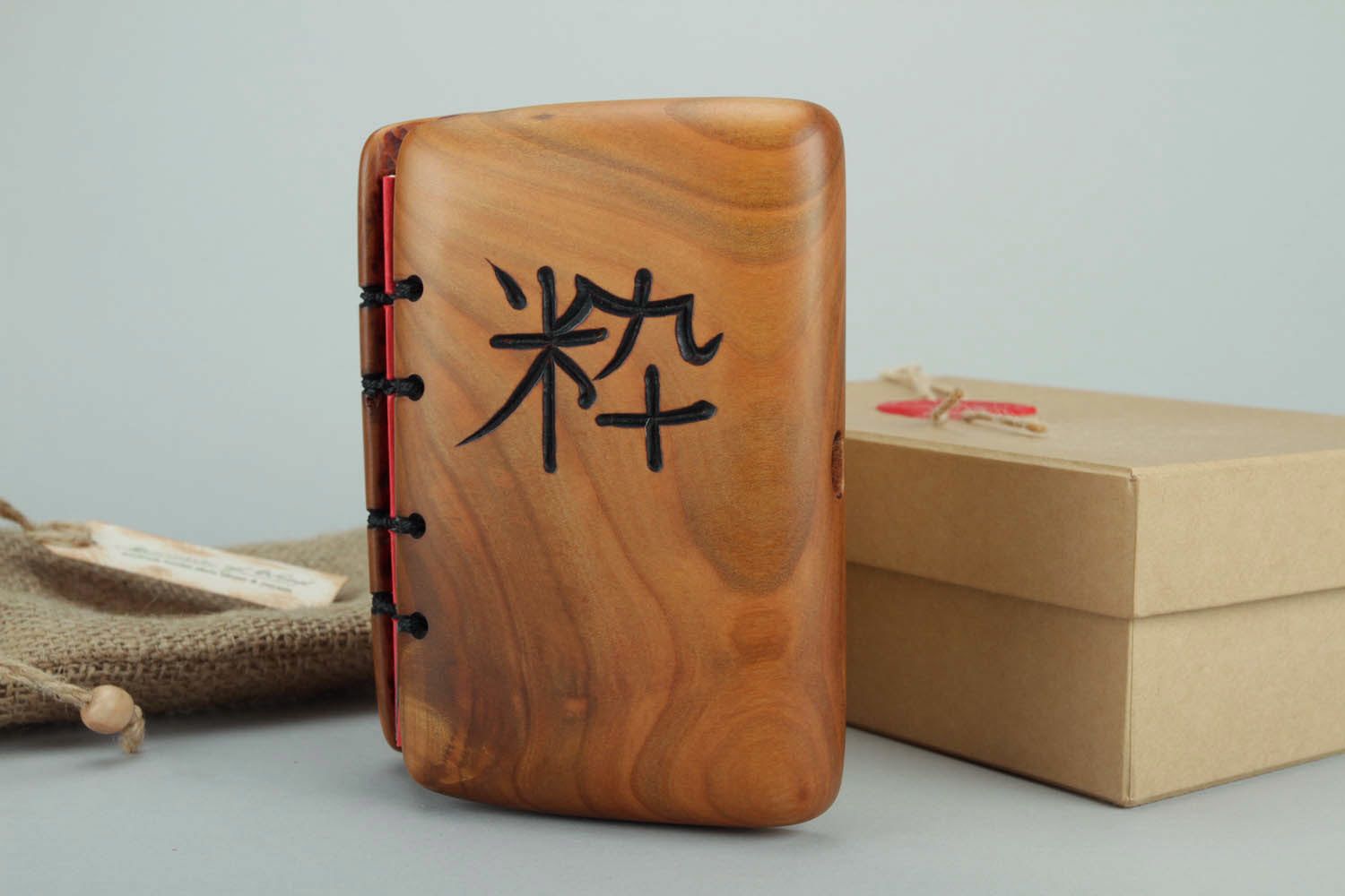 Designer's notebook with wooden cover Neatness photo 1