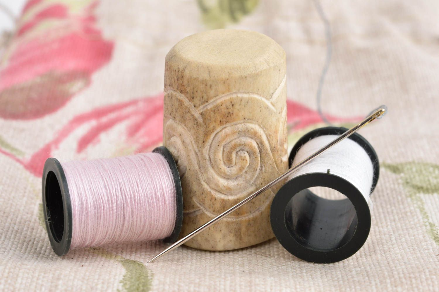 Аксессуар для шитья ручной работы красивый наперсток для шитья изделие из рога фото 1