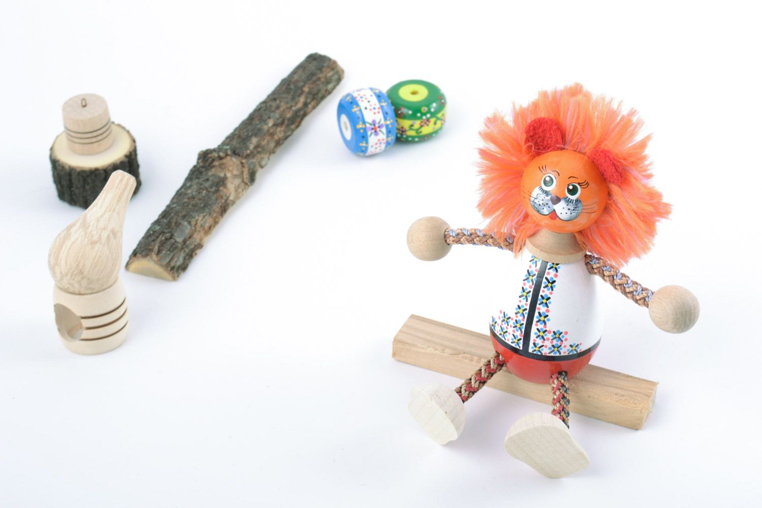 Schönes hölzernes Öko Spielzeug Löwe mit Beinen aus Schnüren handmade für Kinder foto 1