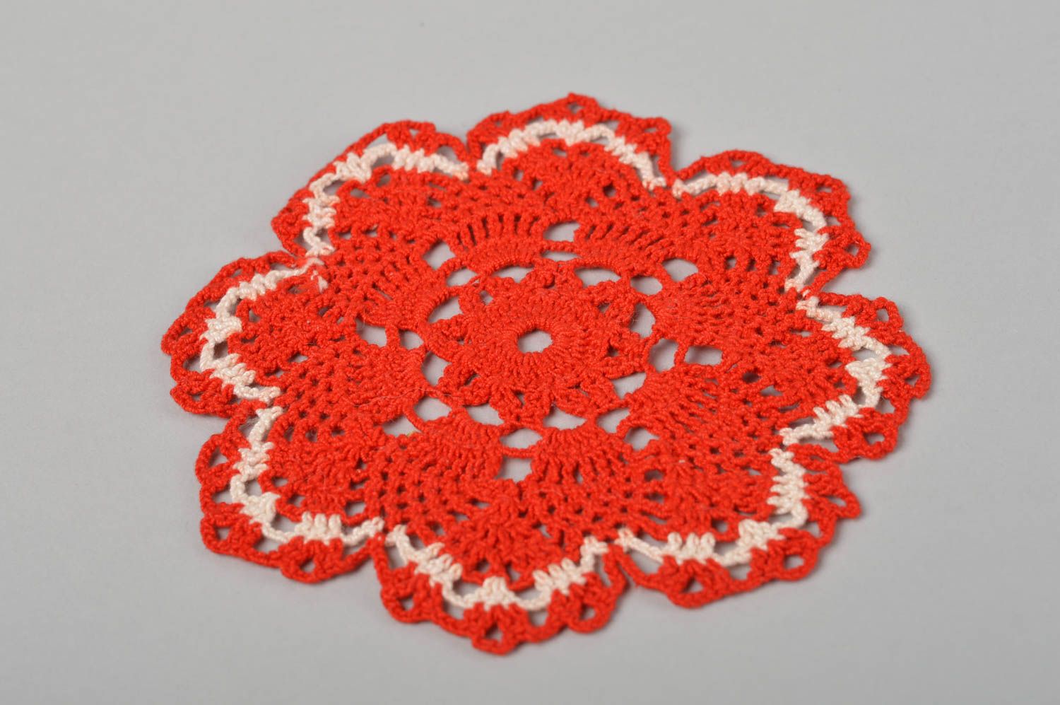Petit napperon au crochet rouge fait main en fils de coton Décoration maison photo 1