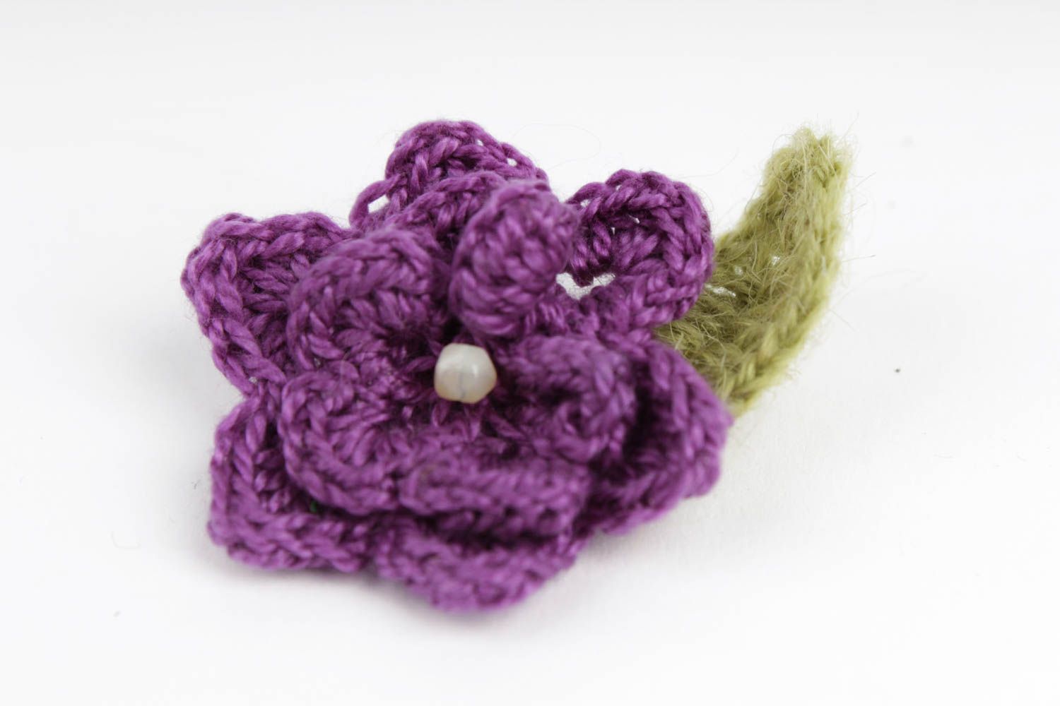 Broche fleur violette Bijou fait main en coton et laine au crochet Cadeau femme photo 4