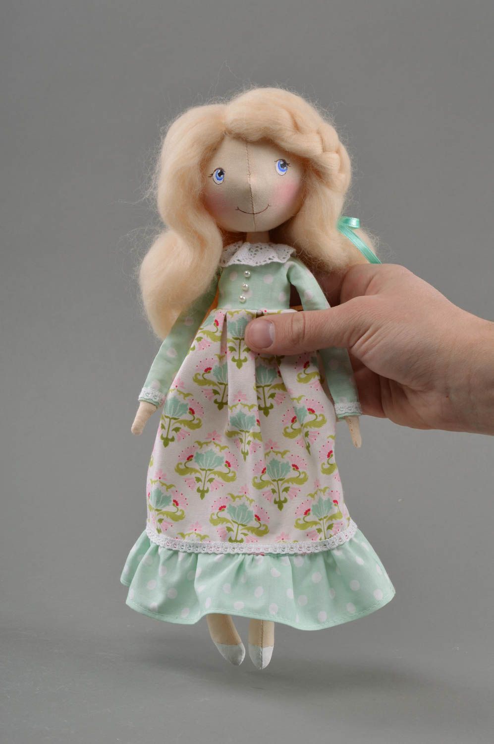 Авторская интерьерная кукла сшитая вручную из ткани с подставкой Одуванчик   фото 4