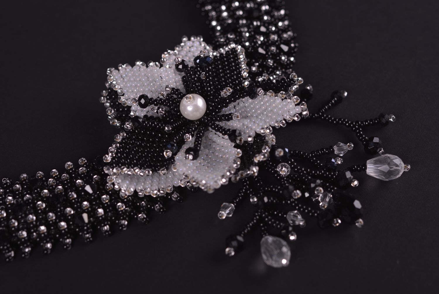 Колье из бисера украшение ручной работы с бусинками ожерелье из бисера красивое фото 3