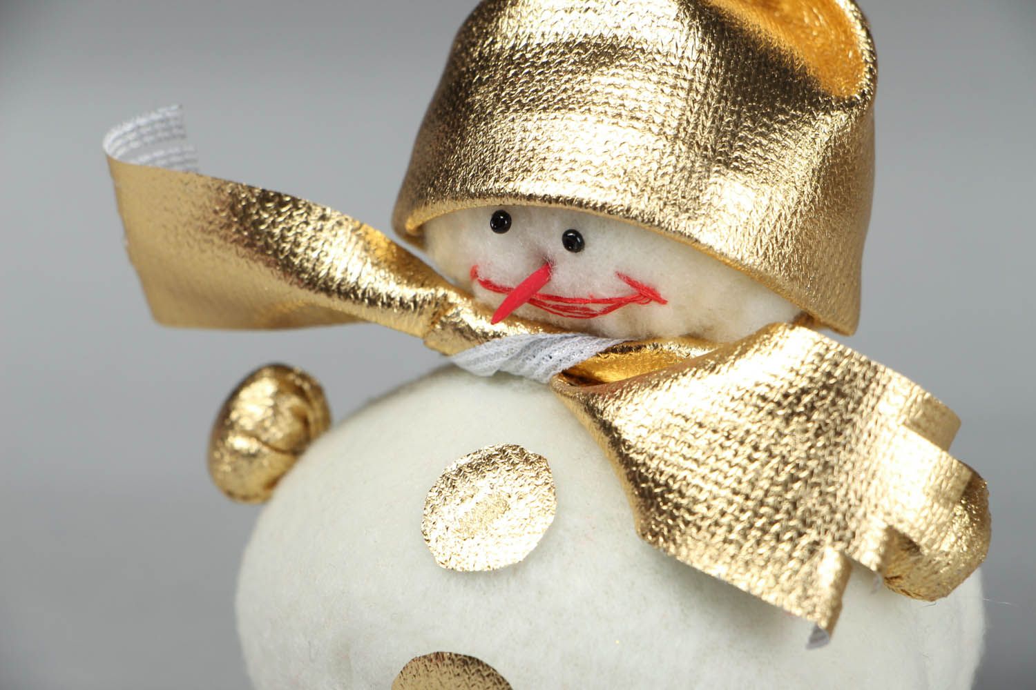 Снеговик бежево-золотой фото 2