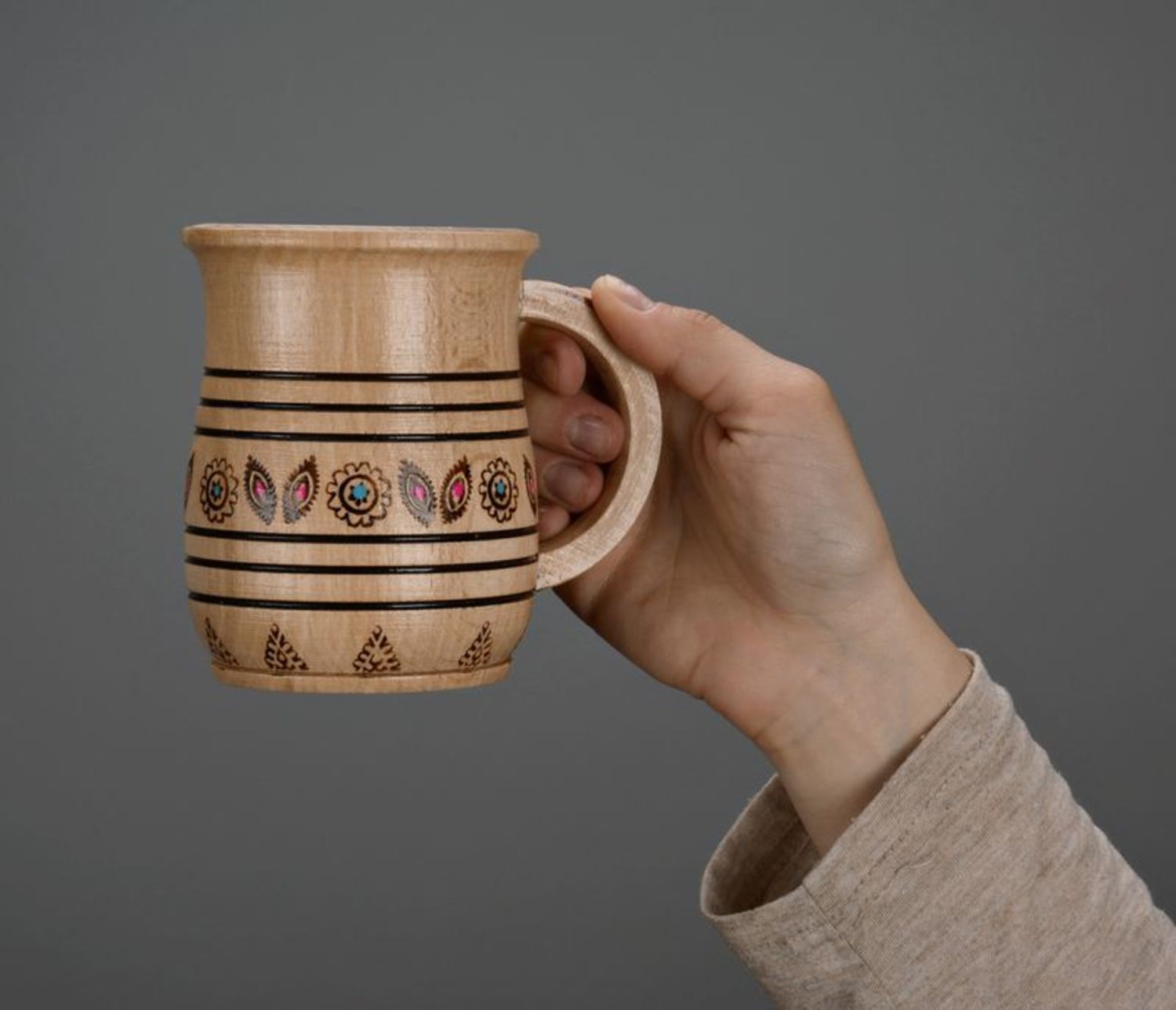 Dekorative Tasse aus Holz foto 5
