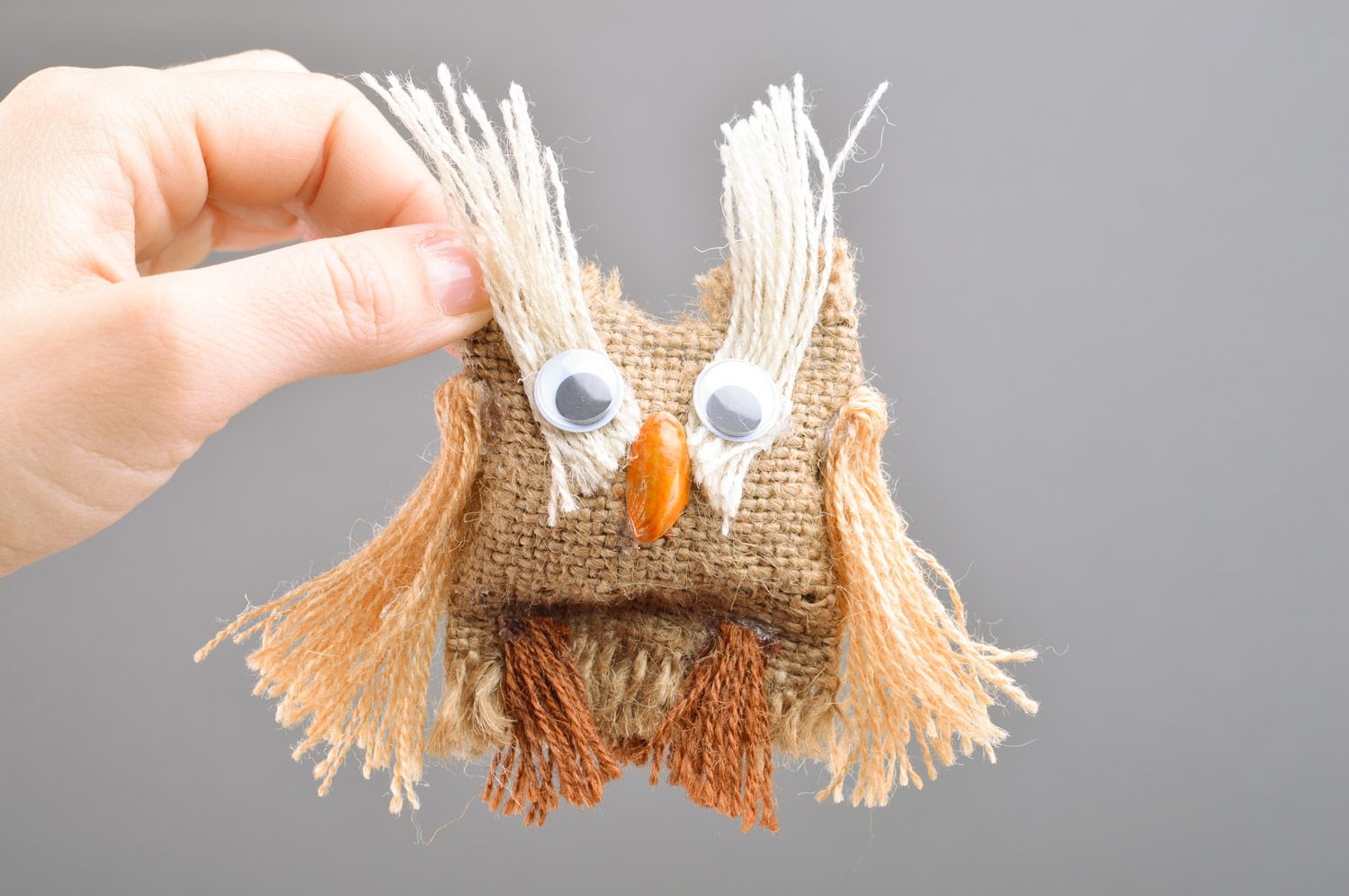 Интерьерная игрушка из мешковины сова ручной работы декоративная сувенирная фото 1